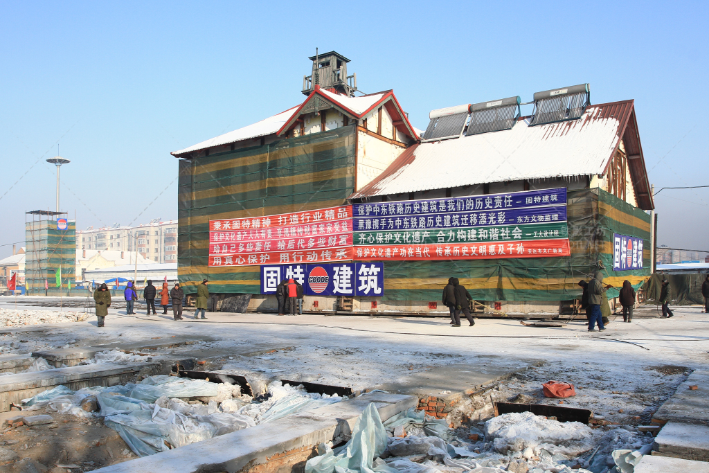 平移中的原站长楼