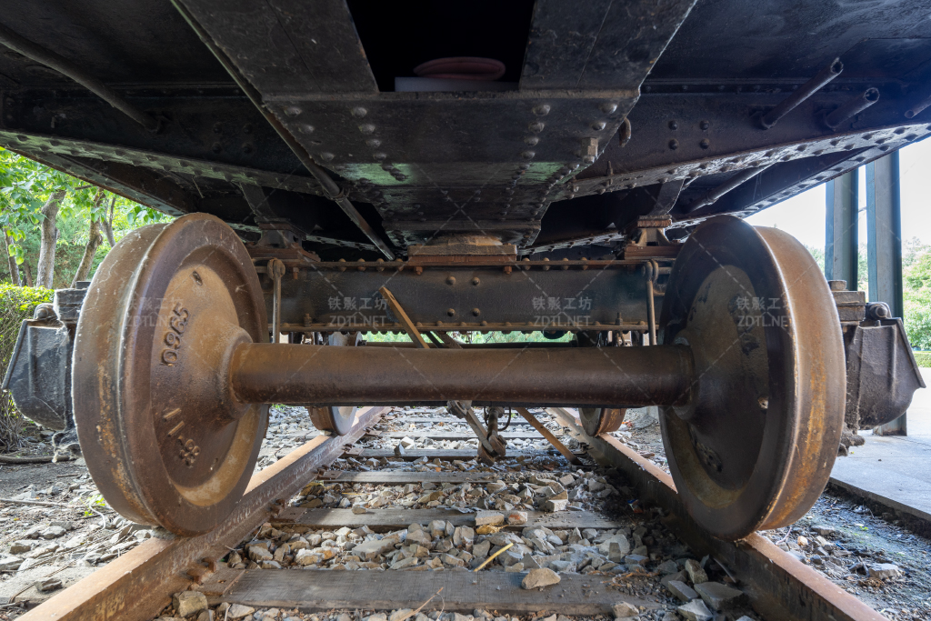 客车车架及转向架